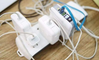 你的充电器，从买回来就一直不拔，真的安全吗？